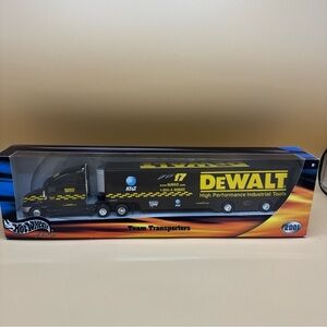 2001 HOT WHEELS NASCAR TEAM TRANSPORTERS #17 DEWALT RACING BRAND NEW